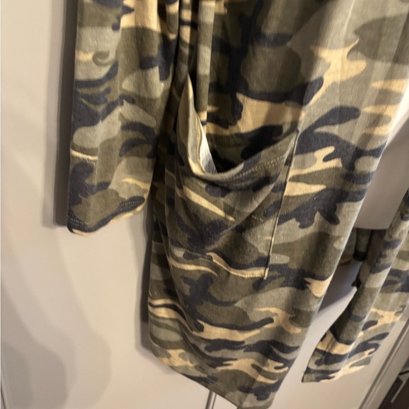 Texas True Threads Camouflage long cardigan sz M - Picture 2 of 5